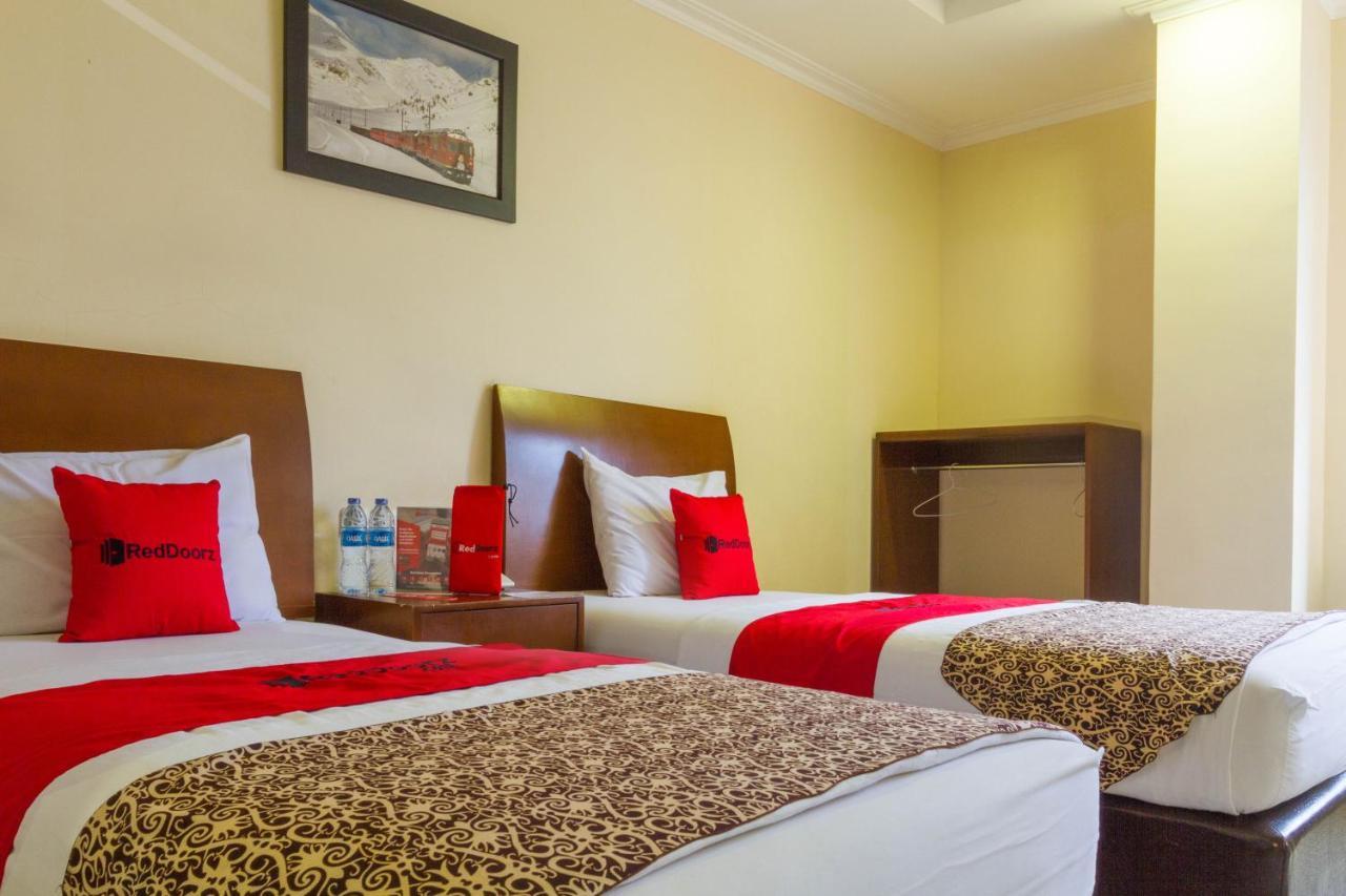 Hotel Reddoorz @ Paskal Hyper Square Bandung Exterior foto