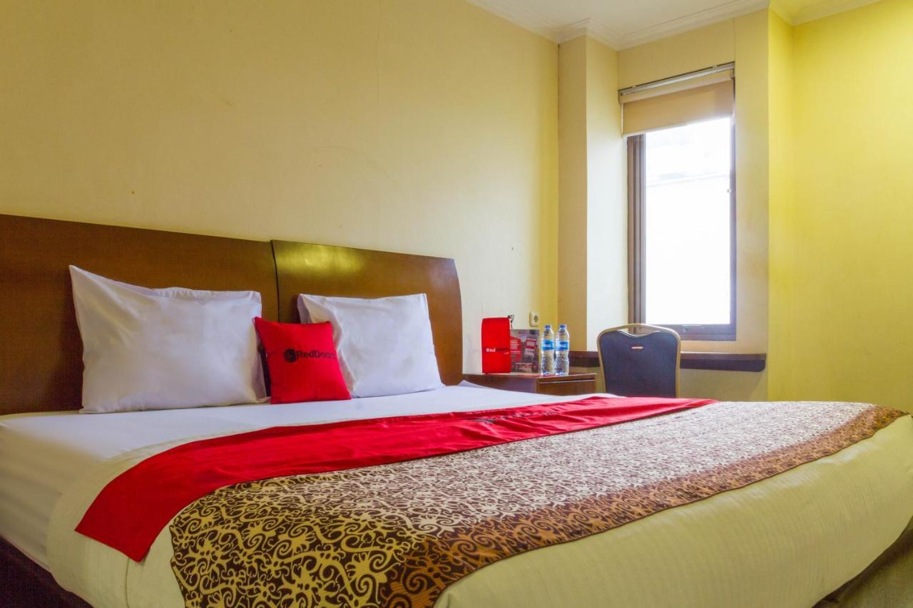 Hotel Reddoorz @ Paskal Hyper Square Bandung Exterior foto