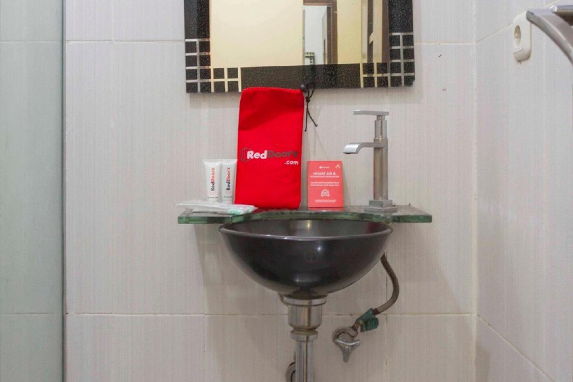 Hotel Reddoorz @ Paskal Hyper Square Bandung Exterior foto